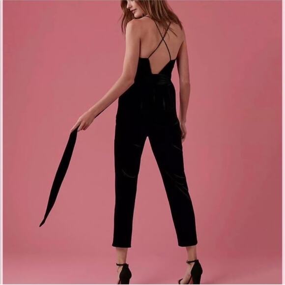 Express Black Velvet Plunge Strappy Belted Straight Leg Jumpsuit Womens 2P 2 P - Picture 10 of 16